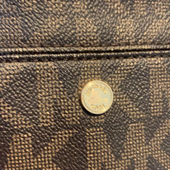 Michael Kors Jet Set Large Tote - Picture 4 of 8